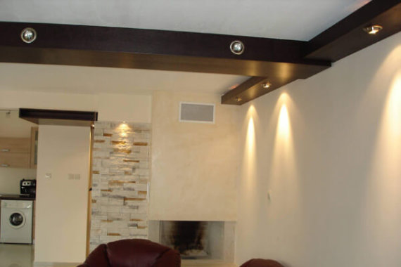 Камина с декорация от врачански камък