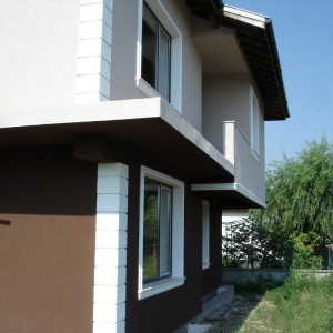 Декорация с външни корнизи