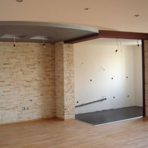 Декоративни камъни в частен дом