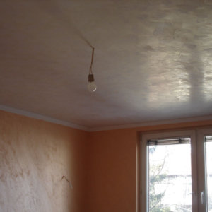 Мадреперлато поставена на тавана