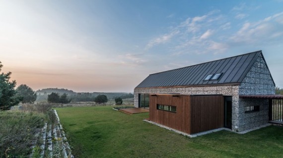 къща от дърво и варовик