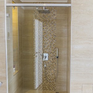 Баня с душ кабина по индивидуален дизайн от ММ93