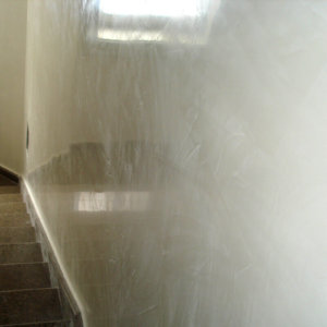 Стена на стълбище с мазилка Венециано - къща Яблански