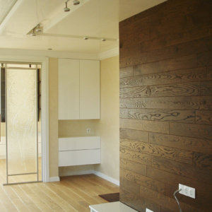 Landmark hotel - частен апартамент с декоративна камина с естествена ламперия и камък