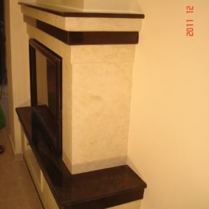 декоративна мазилка върху камина