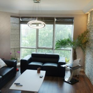 Мазилка Оточенто и декоративни камъни на стена в хол, ММ93