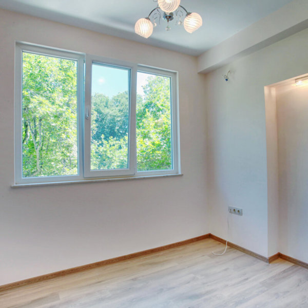 Спалня с изкуствена ниша от гипсокартон и led осветление