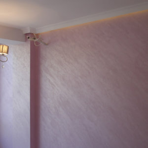 Стенна мазилка Оточенто в комбинация с декоративни корнизи