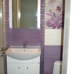 Красив дизайн на баня в лилаво и бяло - ММ93