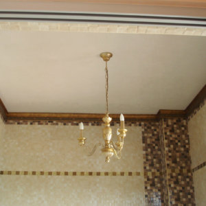 Дизайнерска баня с декоративни корнизи от дърво, ММ99