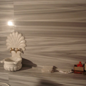 Луксозни плочки в баня за частен дом