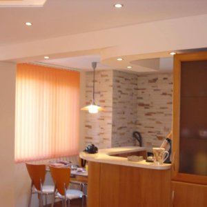 Декорация с Изкуствени гръцки камъни в кухненско помещение