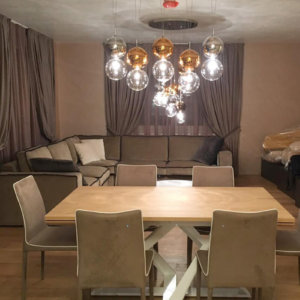 Декоративни мазилки на стена и таван в луксозен хол