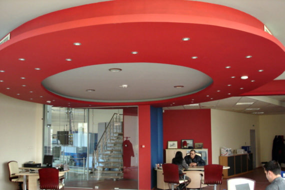 Елементи от гипсокартон с led осветление в сградата на Криома ЕООД