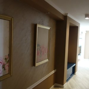 Коридори с мазилка Оточенто и корнизи от ММ-93