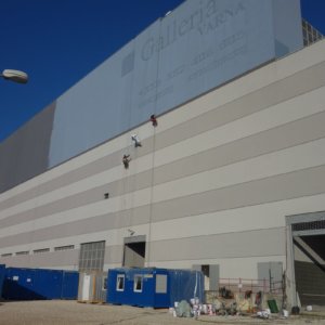 Фасада на мол Делта Планет Варна