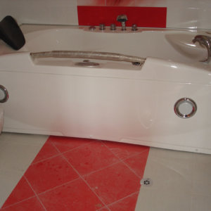 Баня с хидромасажна вана - удобство и изящество за дома