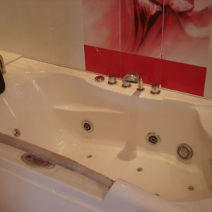 Монтаж на хидромасажна вана в баня