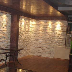 Декорация облицовка с камък и италианска мазилка