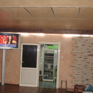 Декорация с естествен камък и италиански декоративни мазилки