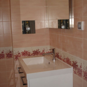 Плочки с красив фриз в баня