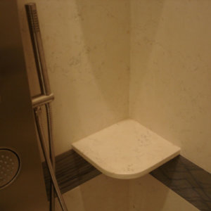 Функционален рафт за баня от камък