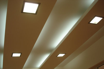 Декоративни елементи от гипсокартон с LED осветление