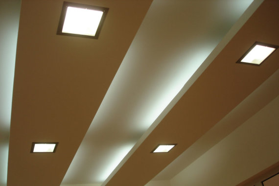 Декоративни елементи от гипсокартон с LED осветление