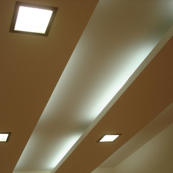 Декоративни елементи от гипсокартон с LED осветление