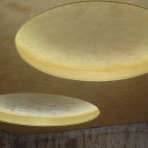 Гипсокартонени тавани боядисани в златисто