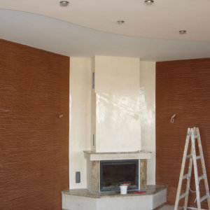 Огледална мазилка върху камина поставена от ММ-93