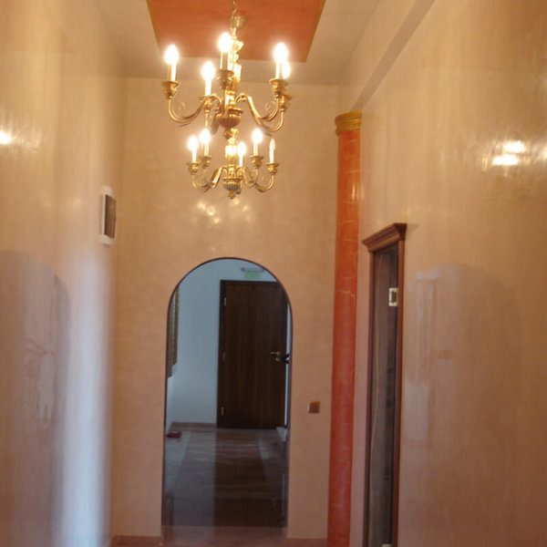 Огледална мазилка в коридор