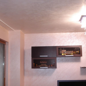 Оточенто на стени в комбинация с декоративни корнизи