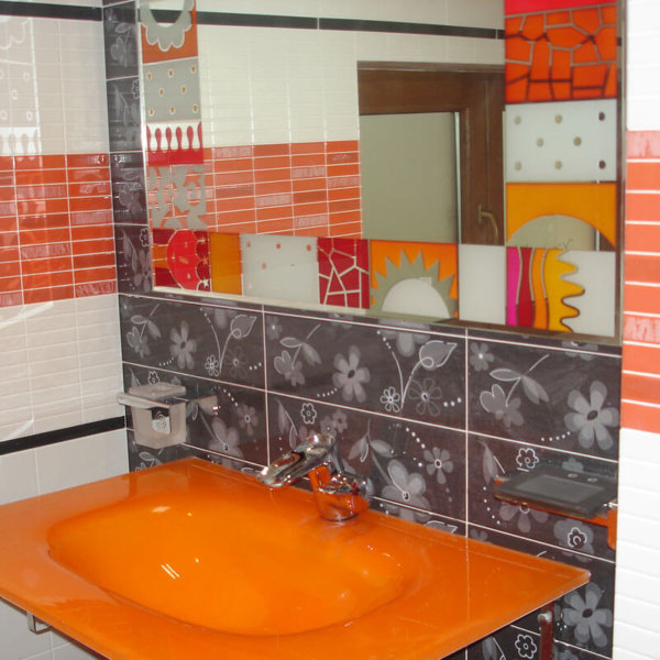 Дизайн на цветна баня