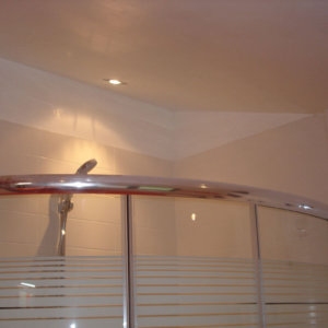 Осветление над душ кабина