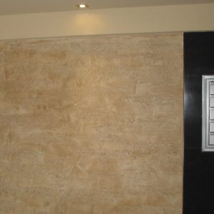 Плочки и мазилка на входа сграда