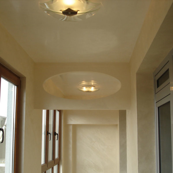 Гипсокартонена форма и мазилка Оточенто оформят дизайн на коридор