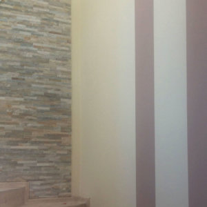 Мозайка от естествен камък на стълбище