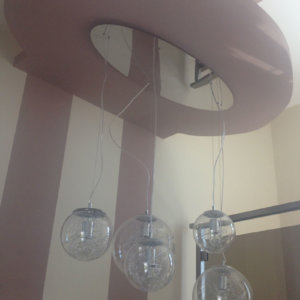 Полилей вплетен във форма от гипсокартон