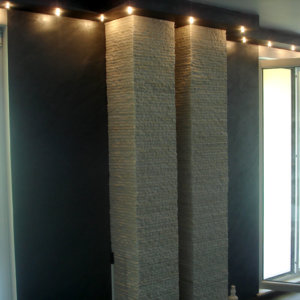 Колони с врачански камък