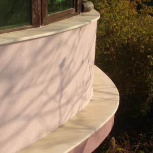 Врачански полиран камък върху декоративен елемент