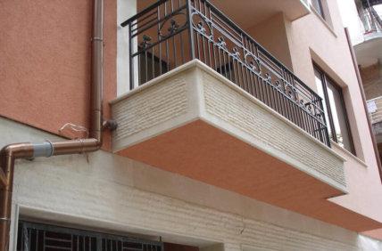 Декоративен врачански камък за фасада на кооперация